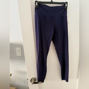 Like new Vuori Jet Black AllTheFeels leggings